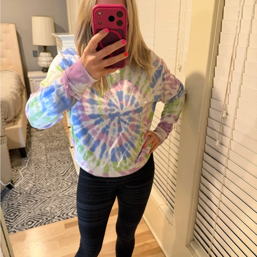 Daydreamer tie dye sweatshirt! Size Medium! - Picture 2 of 4